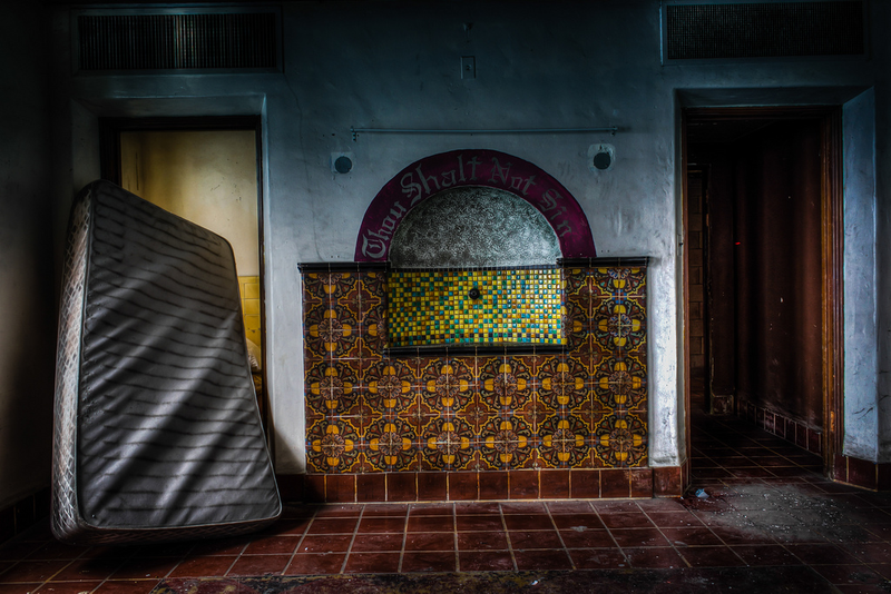 Illustration for article titled The Decaying Remains of Abandoned Hospitals
